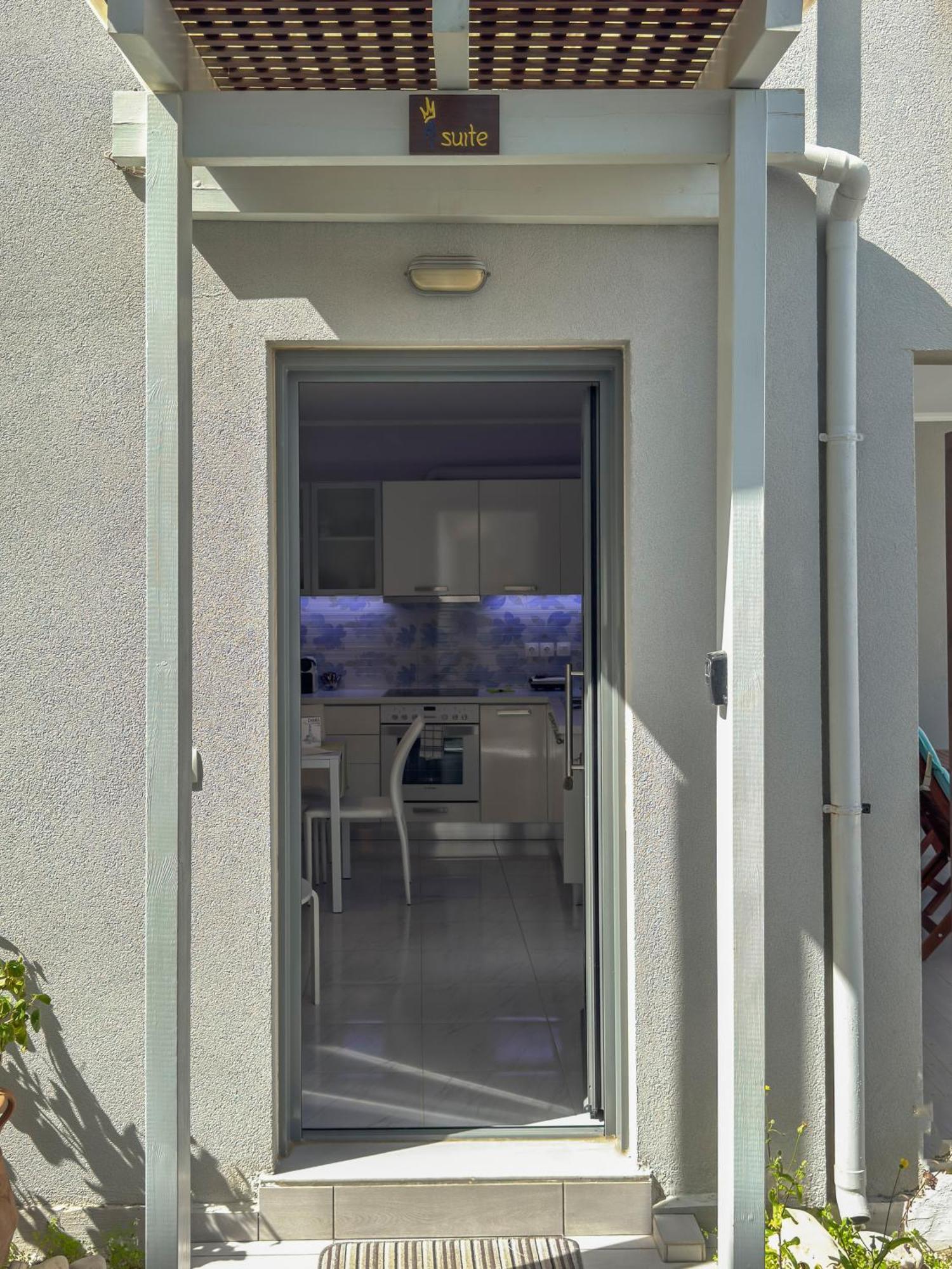 Alisahni Villa & Suite คาโตดารัตโซ ภายนอก รูปภาพ