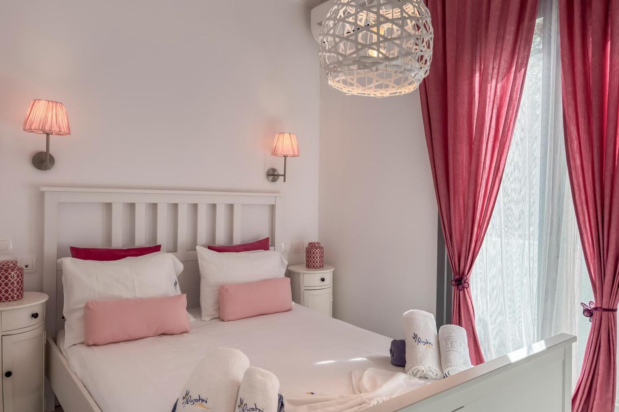 Alisahni Villa & Suite คาโตดารัตโซ ภายนอก รูปภาพ